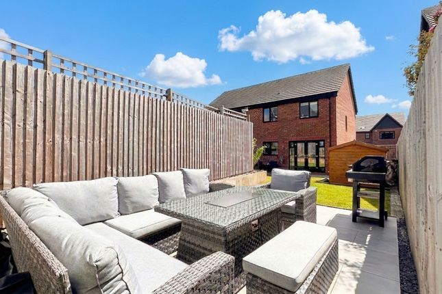 6 Summerson Way, Stockport photo 4