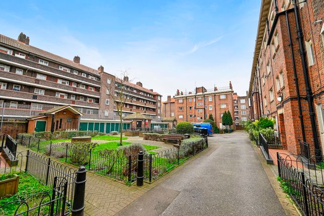 Flat for sale in Avondale Square, London