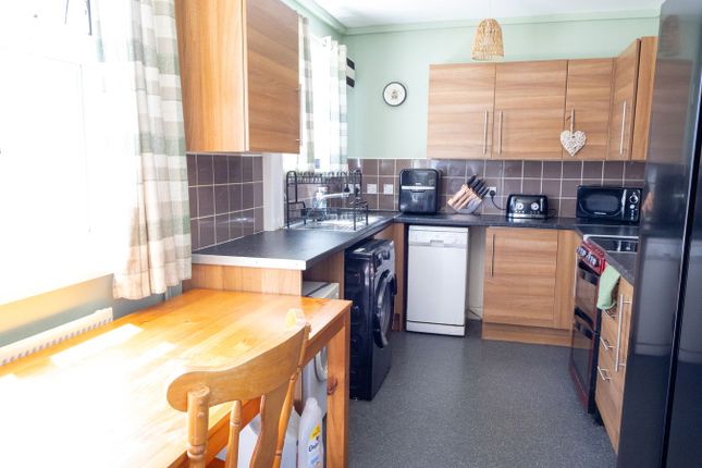 52, Fitzhamon Avenue, Llantwit Major photo 4