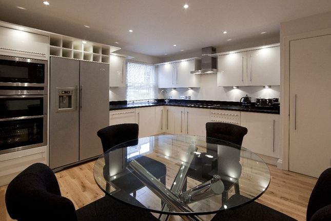 Thumbnail Flat to rent in Grosvenor Hill, London