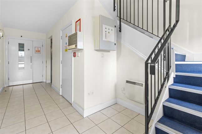 232 Antares House, Macquarie Quay, Eastbourne photo 4