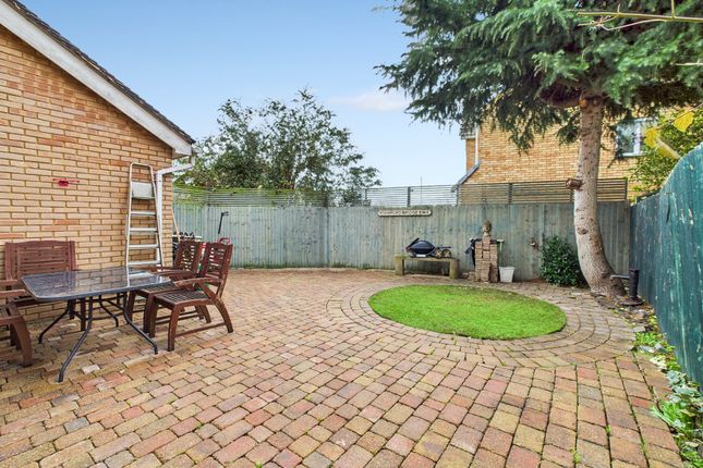 25, Willowherb Close, St. Marys Island, Chatham photo 2
