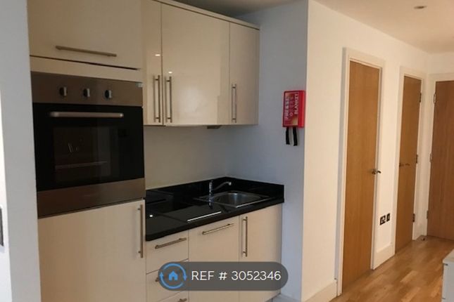 Flat, Indescon Square, London photo 3