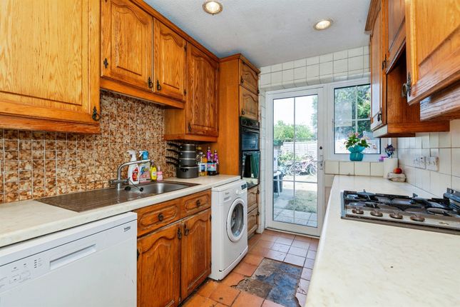 18, Sandringham Court, SLOUGH photo 4