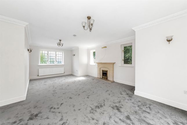 6, Badgers Walk, Purley photo 3