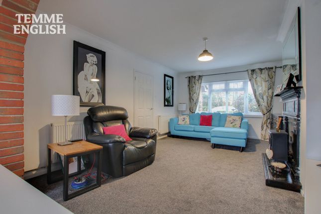 18 Roseberry Avenue, Basildon photo 5