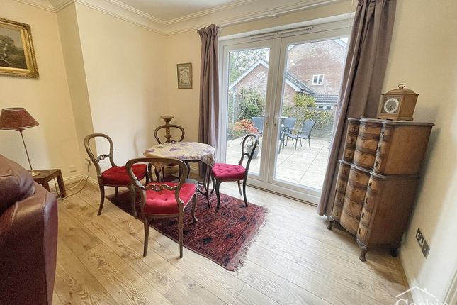 Silverwood Close, Wimborne photo 4