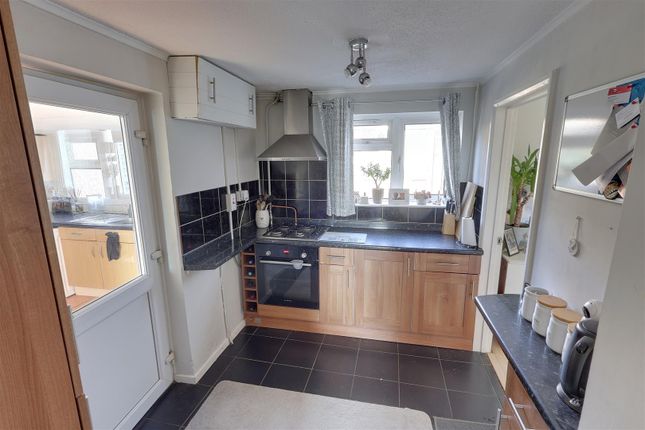 4, Bradfords Close, Newent photo 3