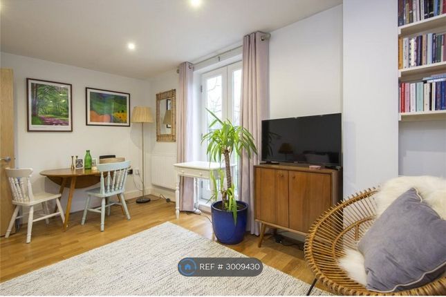 Flat, Cadogan Terrace, London photo 2