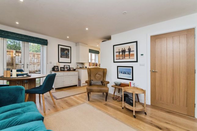 16, Applebee Way, Lyme Regis photo 4