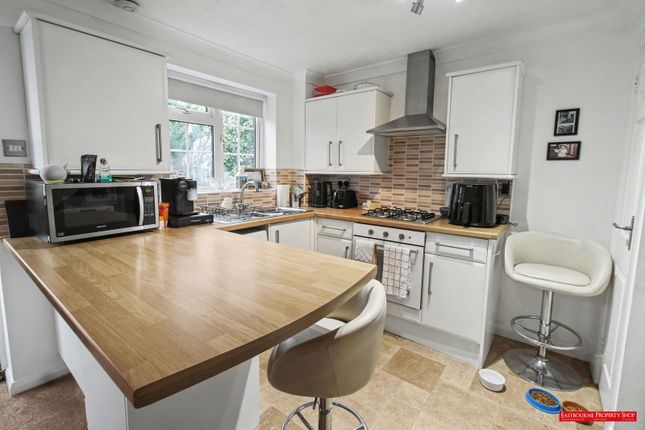 101, Snowdon Close, Eastbourne photo 3