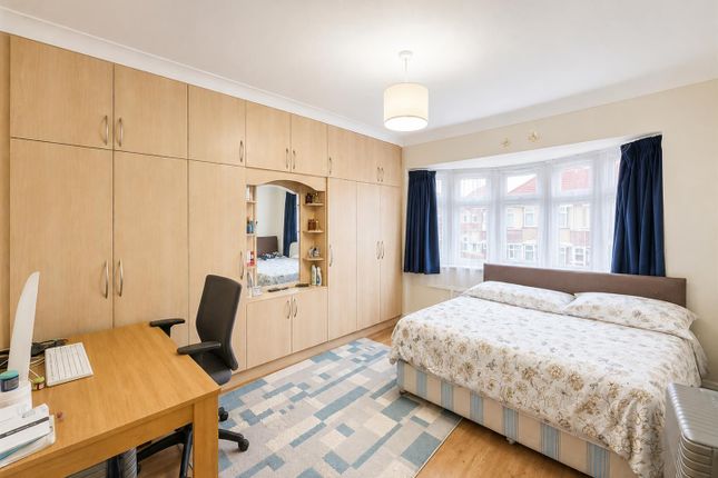 7, Beverley Avenue, Hounslow photo 4