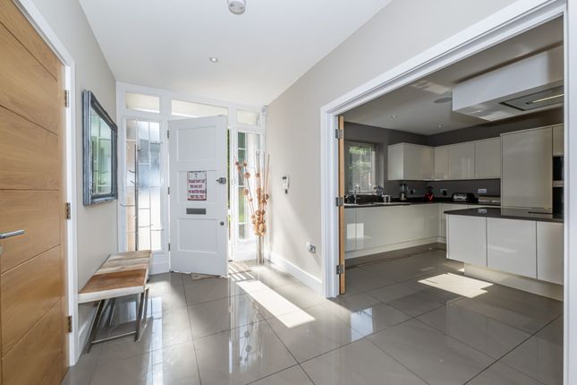 44, The Ridings, Ealing photo 2