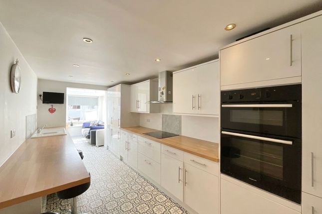 5 Woolston Drive, Crewe photo 3