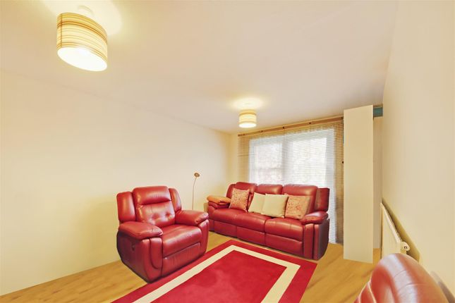 45, Scrubbitts Square, Radlett photo 4