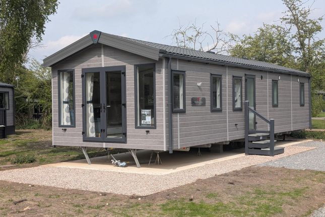 2-bed caravan on Glen Lodge 20, Woodhall Country Park, Lincolnshire, £74,995