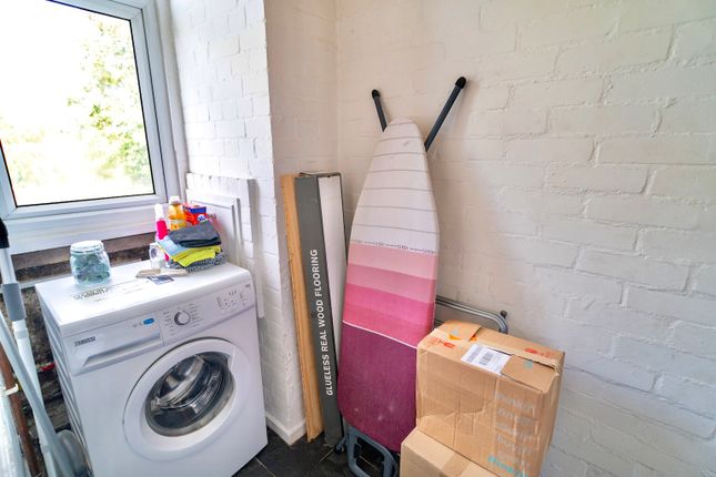 Flat to rent in Brook Road, London