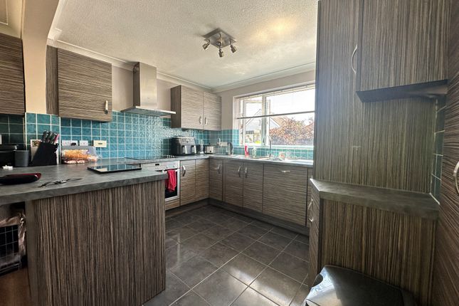 11, St. Andrews Road, BURGESS HILL photo 2