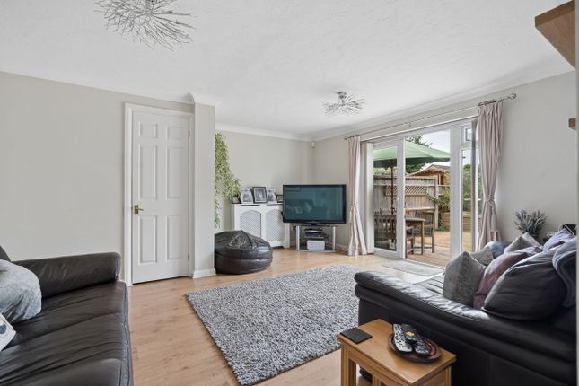33, Glaisyer Way, IVER photo 3