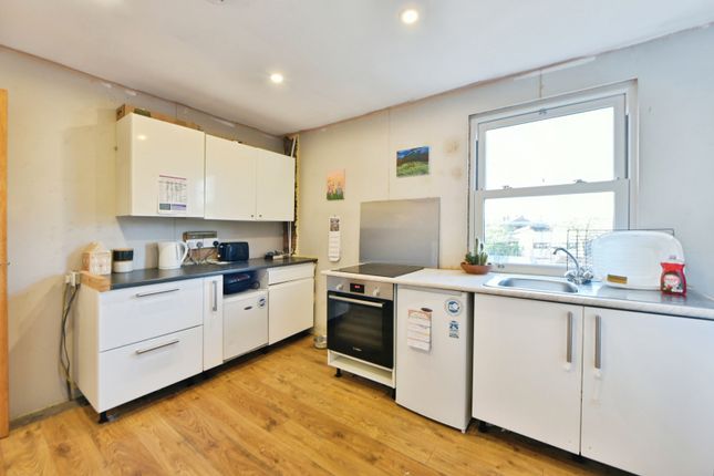 8, George Lane, Stockport photo 4