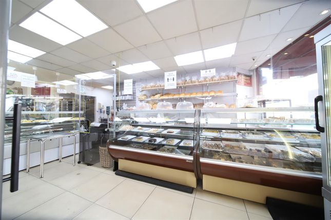 Commercial property to let in Green Lanes, London