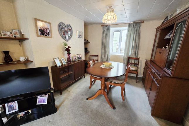12, Laburnum Row, Callington photo 2