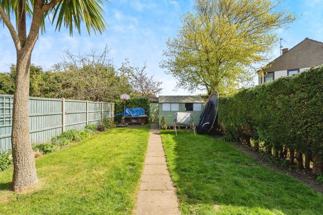 25, Elizabeth Crescent, Holt photo 3