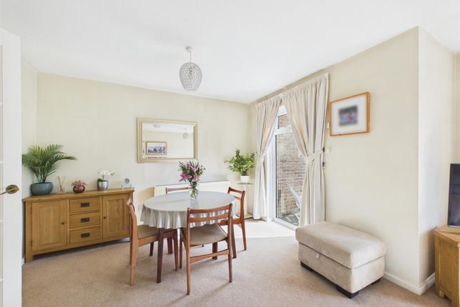 4, Magpie Close, Coulsdon photo 4