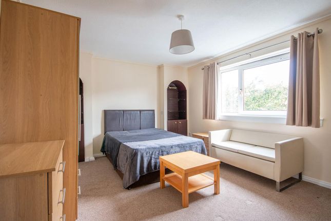 4 Bedroom Flat