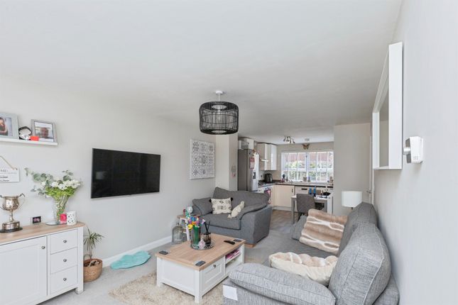 11, Lapwing Lane, LEICESTER photo 4