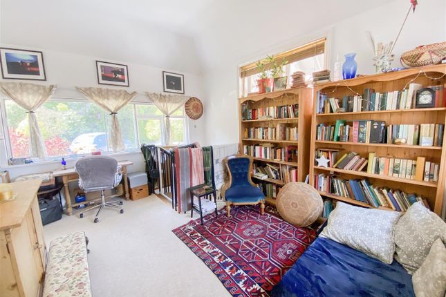 9 Merivale, Chowns Hill, Hastings photo 4