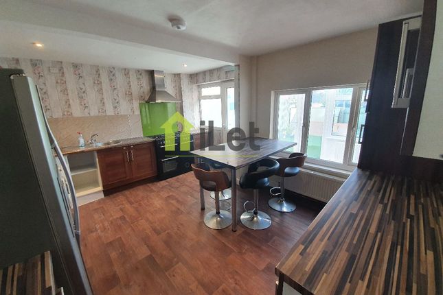 Room 2, 20 Whernside Way, Northampton photo 2