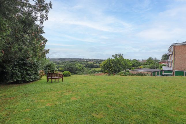 3 Caldbec Court, Caldbec Hill, Battle photo 4