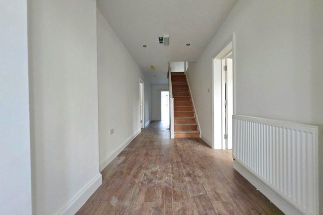 18, Leyswood Drive, Ilford photo 3