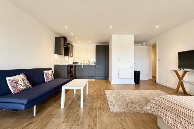 Studio studio on 59, Lincoln House, Bolton, £90,000