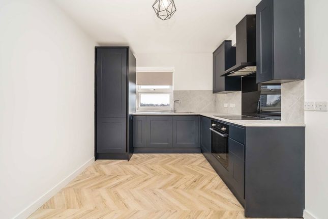 Flat B, 62, Queens Crescent, London photo 3
