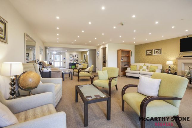 Flat for sale in Salmon Court, Stratford Road, Wellesbourne, Warwick