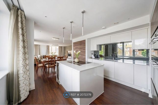 Flat, Thames Avenue, Windsor photo 2