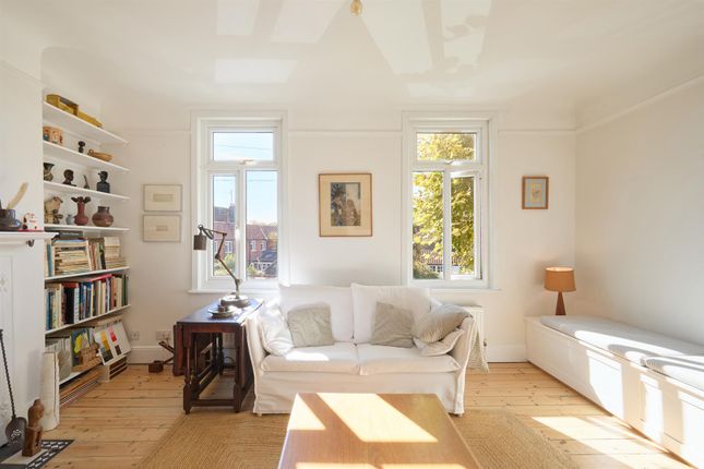 Flat 2, 166, Thames Road, London photo 3