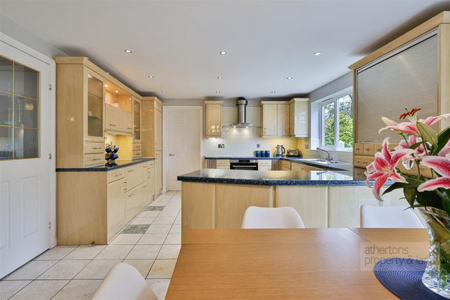 14, Highwoods Park, Blackburn photo 4