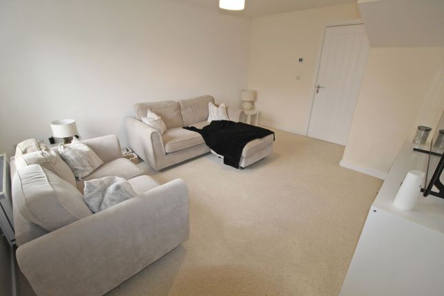 8 Emblehope Grove, Blyth photo 2