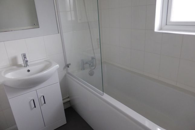 12 Stepney Close, Crawley photo 5