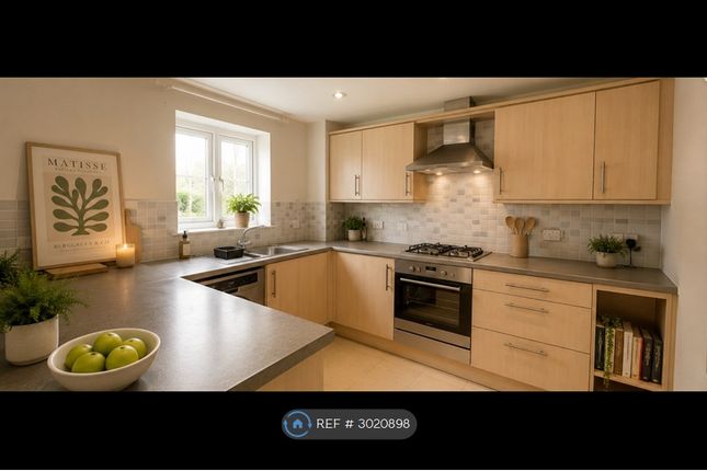 Brunel Crescent, Swindon photo 4