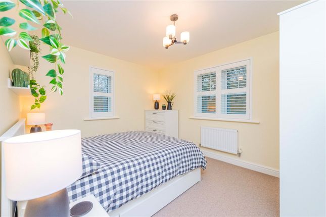 23, Jarrett Walk, Telford photo 2
