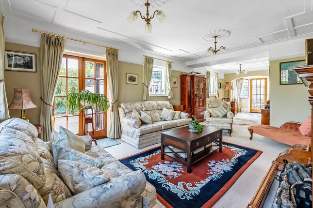 31, Abbotswood, Guildford photo 3