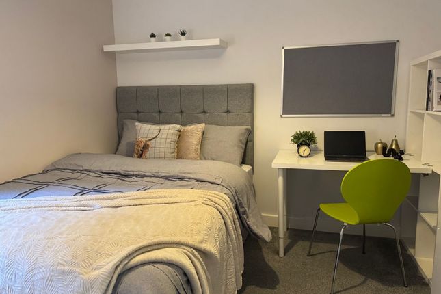 Room 2 Flat 12, Varsity Beeston, 12, Fletcher Road, Nottingham photo 4