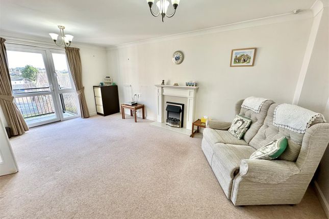 37, Hardys Court, Weymouth photo 2