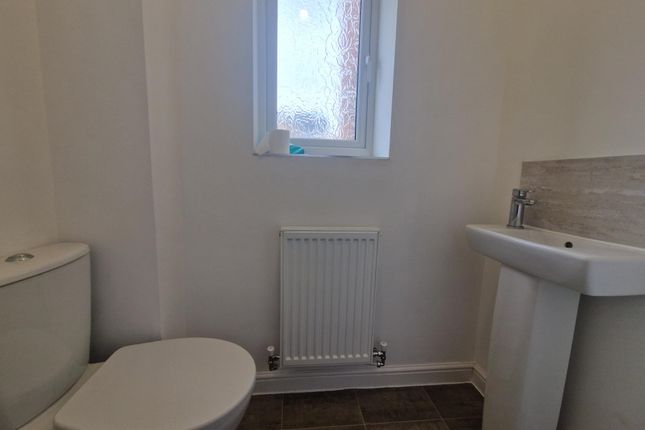 27, Frickley Drive, PONTEFRACT photo 5