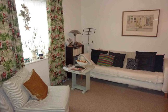 St James' Cottage 18, High Street, Bushey photo 4