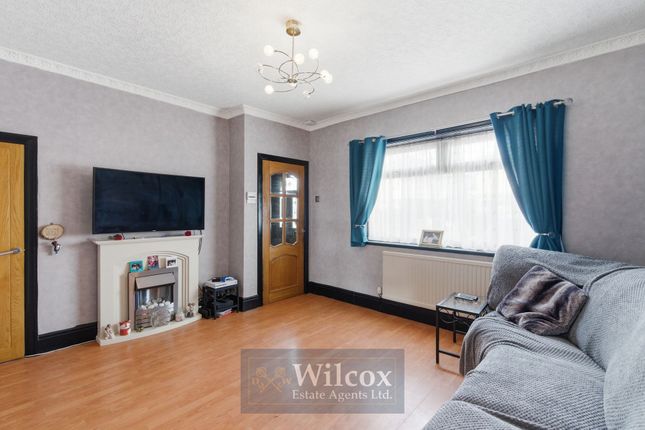 32 Nuttall Avenue, Bolton photo 2